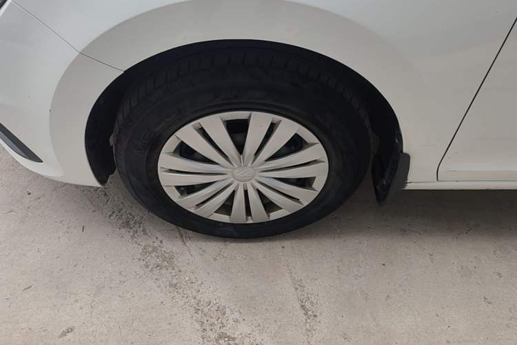 Used Volkswagen Santana 2019 1.5L Manual Fashion Edition China VI Standard Left Front Wheel Hub