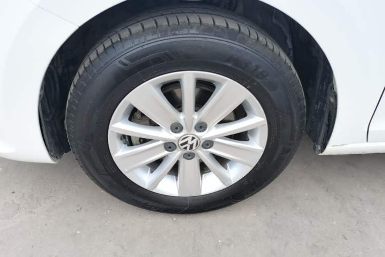 Used Volkswagen Santana 2019 1.5L Manual Fashion Edition China VI Standard Left Front Wheel Hub