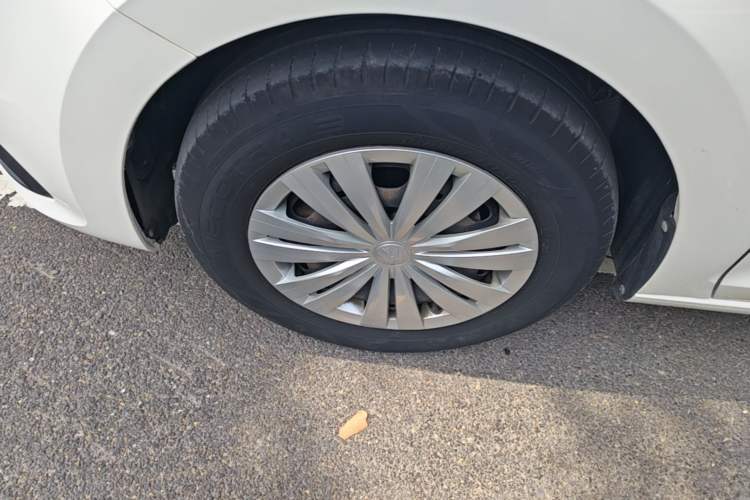 Used Volkswagen Santana 2019 1.5L Manual Fashion Edition China VI Standard Left Front Wheel Hub