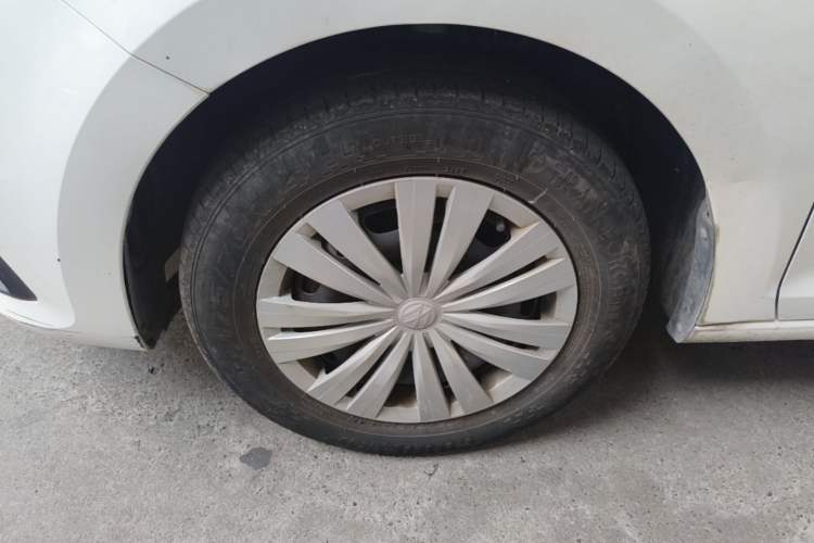 Used Volkswagen Santana 2019 1.5L Manual Fashion Edition China VI Standard Left Front Wheel Hub
