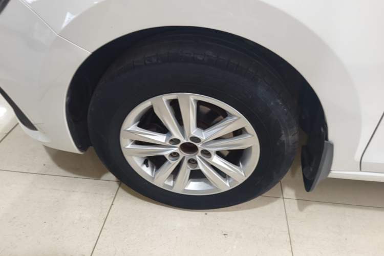 Used Volkswagen Santana 2019 1.5L Manual Fashion Edition China VI Standard Left Front Wheel Hub
