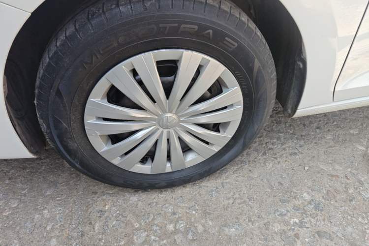 Used Volkswagen Santana 2019 1.5L Manual Fashion Edition China VI Standard Left Front Wheel Hub