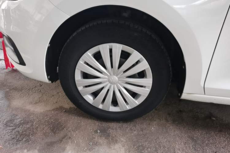Used Volkswagen Santana 2019 1.5L Manual Fashion Edition China VI Standard Left Front Wheel Hub