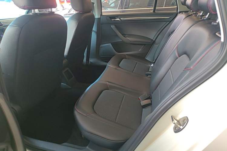 Used Volkswagen Santana 2019 Haval H6 1.5L Automatic Comfort Edition China VI Standard Left Rear Seat