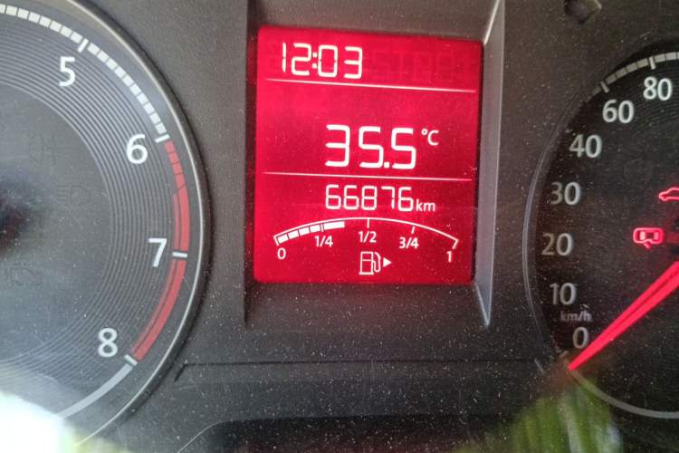 Used Volkswagen Santana 2019 1.5L Manual Fashion Edition China VI Standard Odometer Close Up