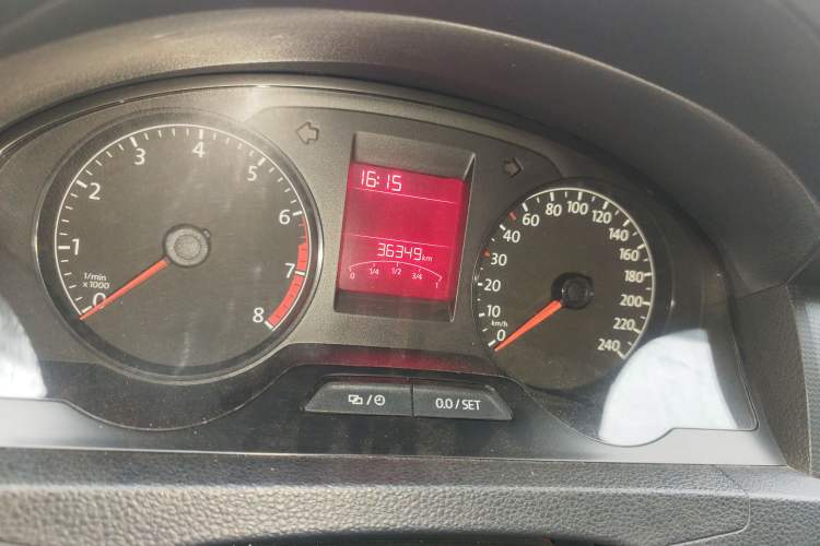 Used Volkswagen Santana 2019 1.5L Manual Fashion Edition China VI Standard Odometer Close Up