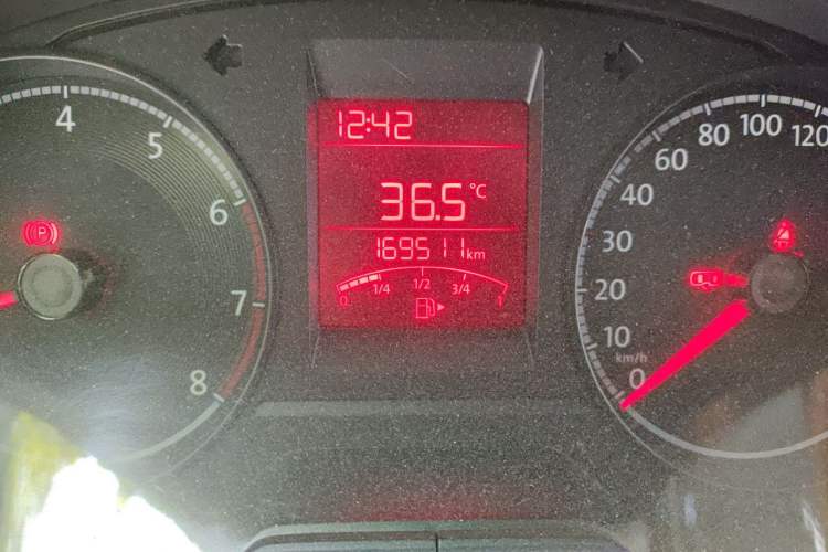 Used Volkswagen Santana 2019 1.5L Manual Fashion Edition China VI Standard Odometer Close Up