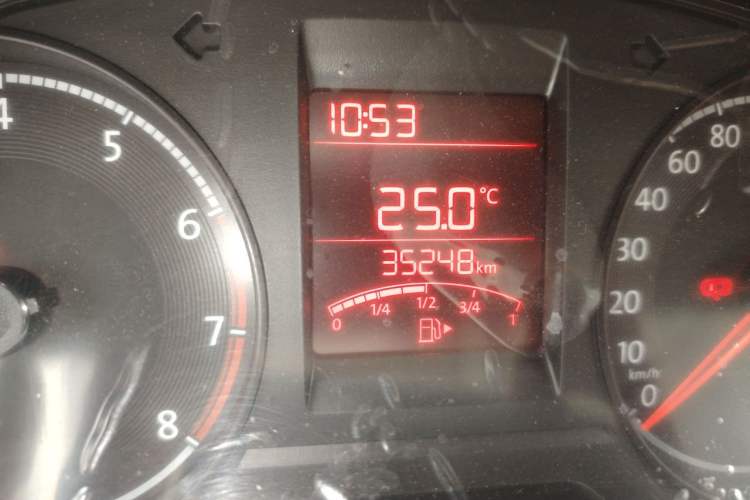 Used Volkswagen Santana 2019 1.5L Manual Fashion Edition China VI Standard Odometer Close Up