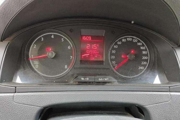 Used Volkswagen Santana 2019 1.5L Manual Fashion Edition China VI Standard Odometer Close Up