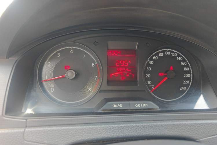 Used Volkswagen Santana 2019 1.5L Manual Fashion Edition China VI Standard Odometer Close Up