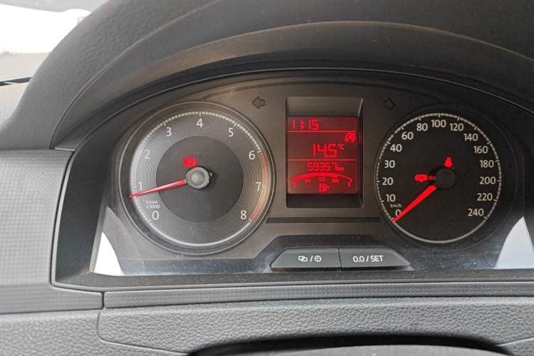 Used Volkswagen Santana 2019 1.5L Manual Fashion Edition China VI Standard Odometer Close Up