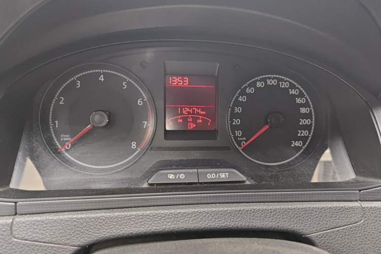Used Volkswagen Santana 2019 1.5L Manual Fashion Edition China VI Standard Odometer Close Up