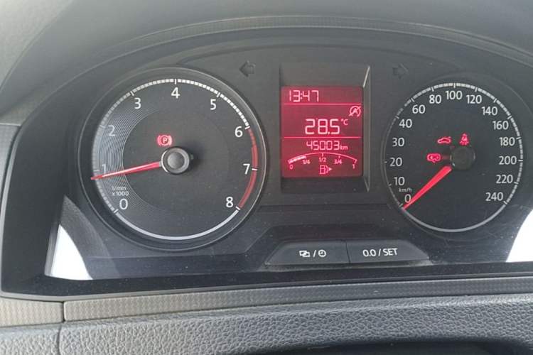 Used Volkswagen Santana 2019 1.5L Manual Fashion Edition China VI Standard Odometer Close Up