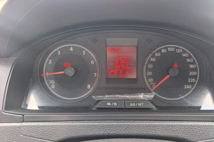 Used Volkswagen Santana 2019 1.5L Manual Fashion Edition China VI Standard Odometer Close Up