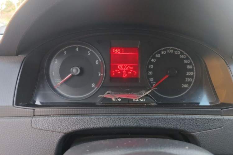 Used Volkswagen Santana 2019 1.5L Manual Fashion Edition China VI Standard Odometer Close Up
