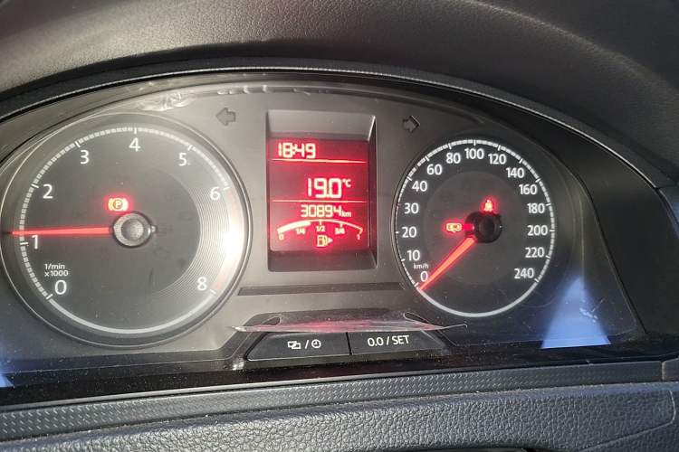 Used Volkswagen Santana 2019 1.5L Manual Fashion Edition China VI Standard Odometer Close Up