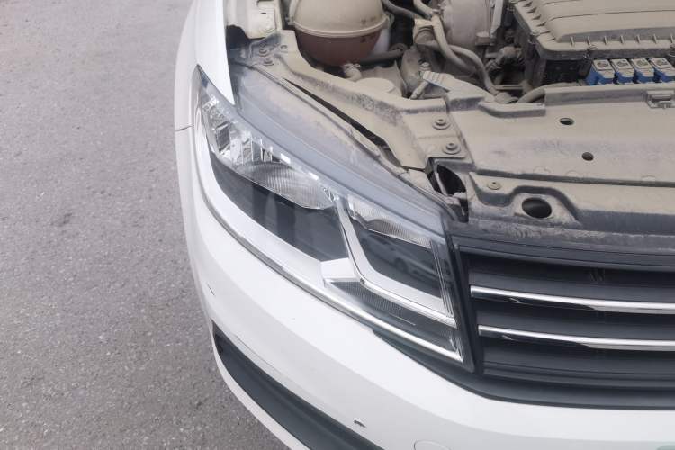 Used Volkswagen Santana 2019 1.5L Manual Fashion Edition China VI Standard Right Front Headlight