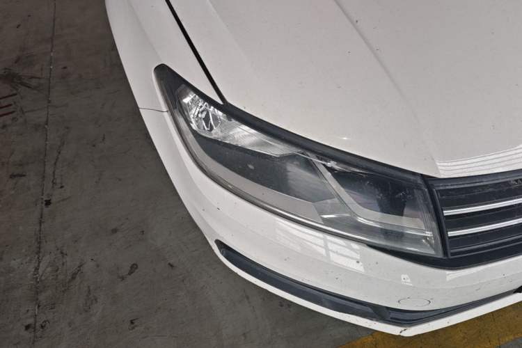 Used Volkswagen Santana 2019 1.5L Manual Fashion Edition China VI Standard Right Front Headlight
