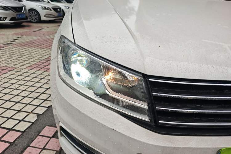 Used Volkswagen Santana 2019 1.5L Automatic Comfort Edition China V Standard Right Front Headlight