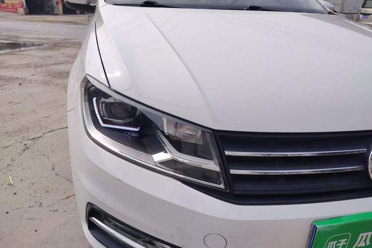 Used Volkswagen Santana 2019 1.5L Manual Fashion Edition China VI Standard Right Front Headlight