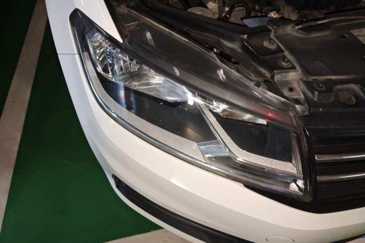 Used Volkswagen Santana 2019 1.5L Manual Fashion Edition China VI Standard Right Front Headlight