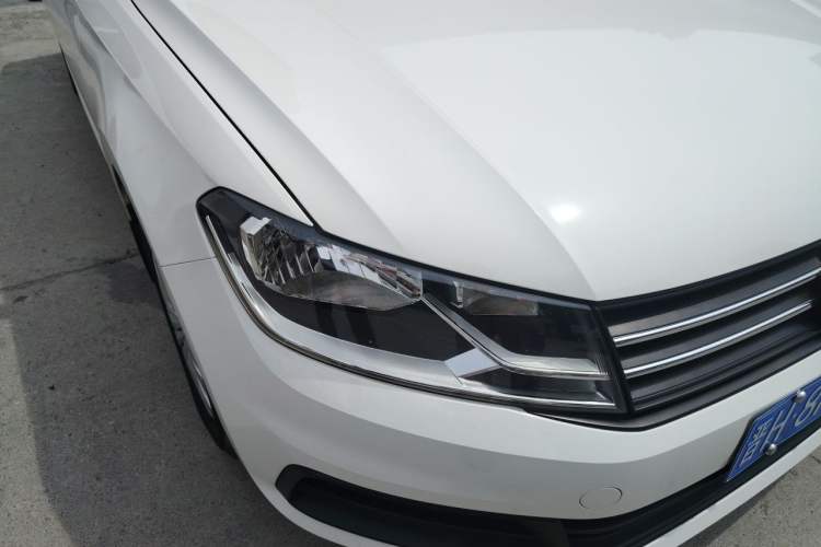 Used Volkswagen Santana 2019 1.5L Manual Fashion Edition China VI Standard Right Front Headlight