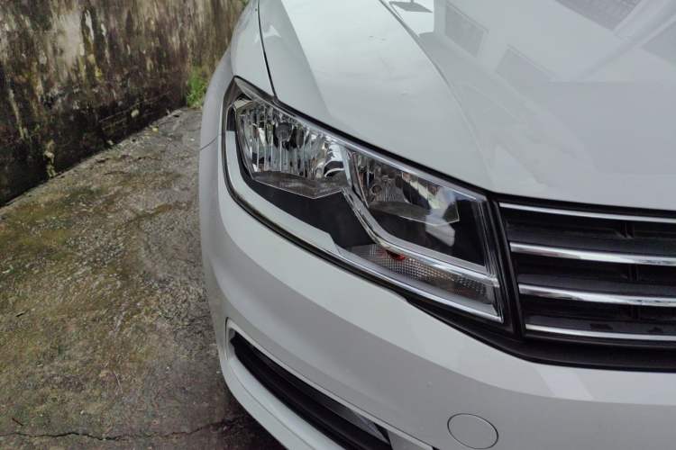 Used Volkswagen Santana 2019 1.5L Manual Comfort Edition China VI Standard Right Front Headlight