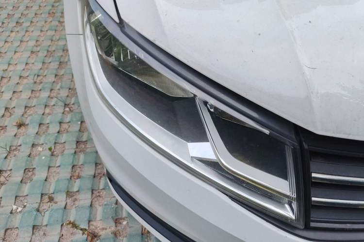 Used Volkswagen Santana 2019 1.5L Manual Fashion Edition China VI Standard Right Front Headlight