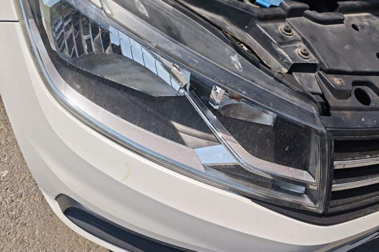 Used Volkswagen Santana 2019 1.5L Manual Fashion Edition China VI Standard Right Front Headlight