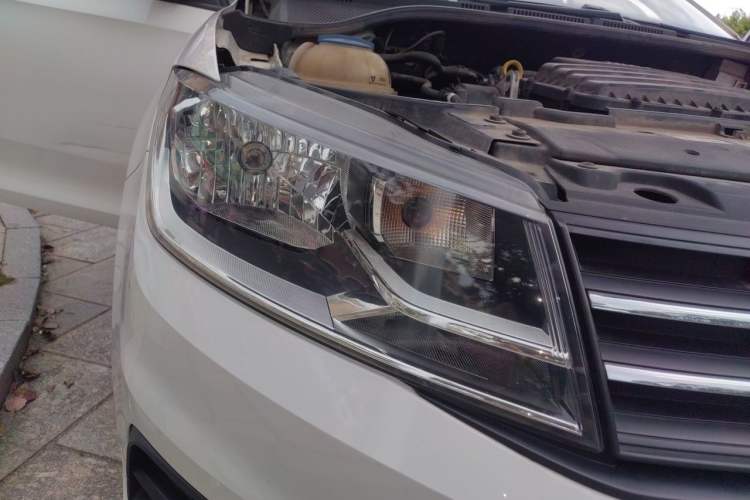 Used Volkswagen Santana 2019 1.5L Manual Fashion Edition China VI Standard Right Front Headlight