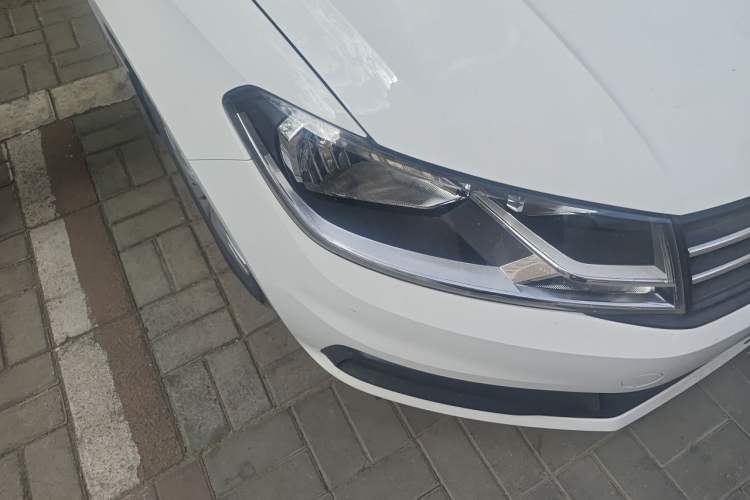 Used Volkswagen Santana 2019 1.5L Manual Fashion Edition China VI Standard Right Front Headlight