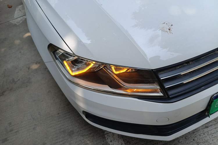 Used Volkswagen Santana 2019 1.5L Automatic Fashion Edition China VI Right Front Headlight