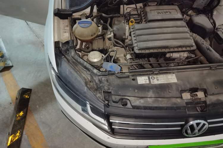 Used Volkswagen Santana 2019 1.5L Manual Fashion Edition China VI Standard Right Front Headlight