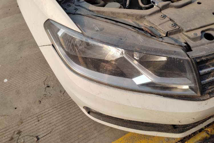 Used Volkswagen Santana 2019 1.5L Manual Fashion Edition China VI Standard Right Front Headlight