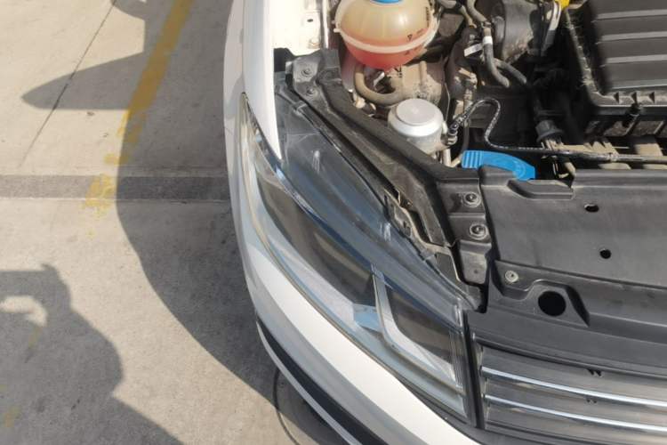 Used Volkswagen Santana 2019 1.5L Manual Fashion Edition China VI Standard Right Front Headlight