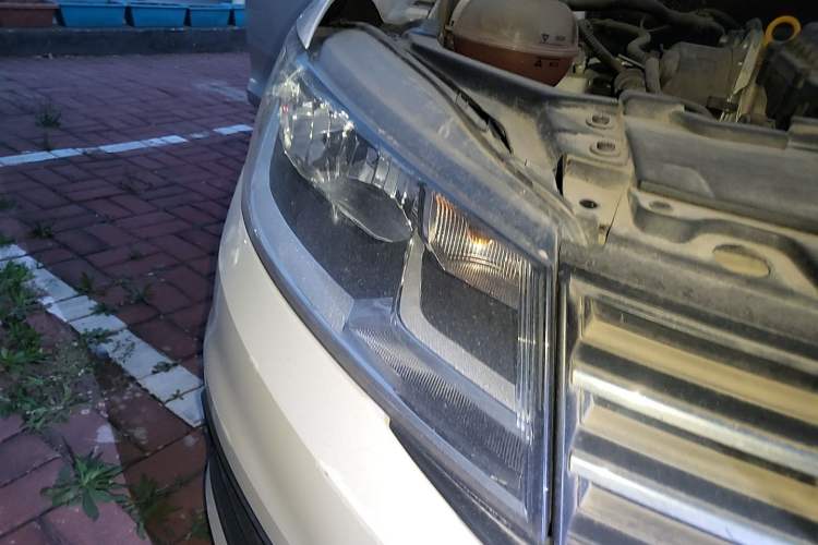 Used Volkswagen Santana 2019 1.5L Manual Fashion Edition China VI Standard Right Front Headlight