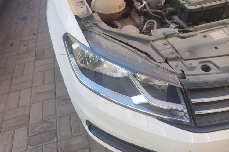 Used Volkswagen Santana 2019 1.5L Manual Fashion Edition China V Standard Right Front Headlight