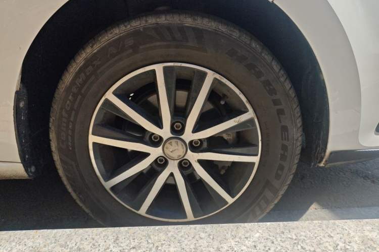 Used Volkswagen Santana 2019 1.5L Manual Fashion Edition China VI Standard Right Front Wheel Hub