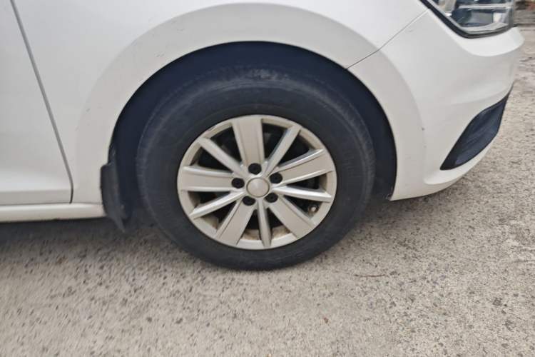 Used Volkswagen Santana 2019 1.5L Manual Fashion Edition China VI Standard Right Front Wheel Hub