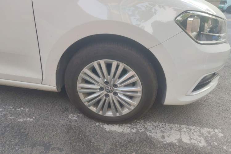 Used Volkswagen Santana 2019 1.5L Automatic Comfort Edition China VI Standard Right Front Wheel Hub