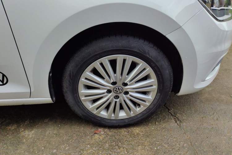 Used Volkswagen Santana 2019 1.5L Manual Comfort Edition China VI Standard Right Front Wheel Hub