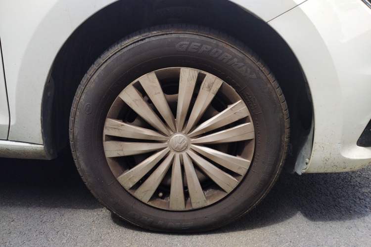 Used Volkswagen Santana 2019 1.5L Manual Fashion Edition China VI Standard Right Front Wheel Hub