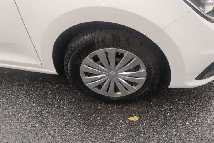 Used Volkswagen Santana 2019 1.5L Manual Fashion Edition China VI Standard Right Front Wheel Hub