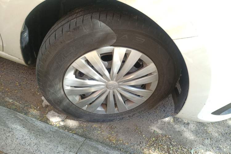 Used Volkswagen Santana 2019 1.5L Automatic Fashion Edition China VI Right Front Wheel Hub