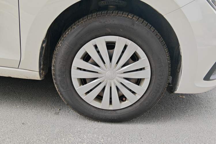 Used Volkswagen Santana 2019 1.5L Manual Fashion Edition China VI Standard Right Front Wheel Hub
