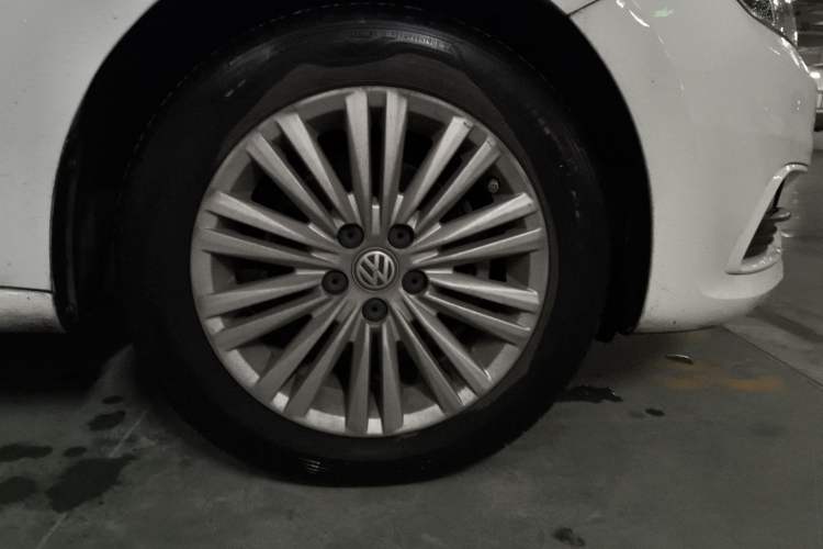 Used Volkswagen Santana 2019 1.5L Automatic Comfort Edition China VI Standard Right Front Wheel Hub