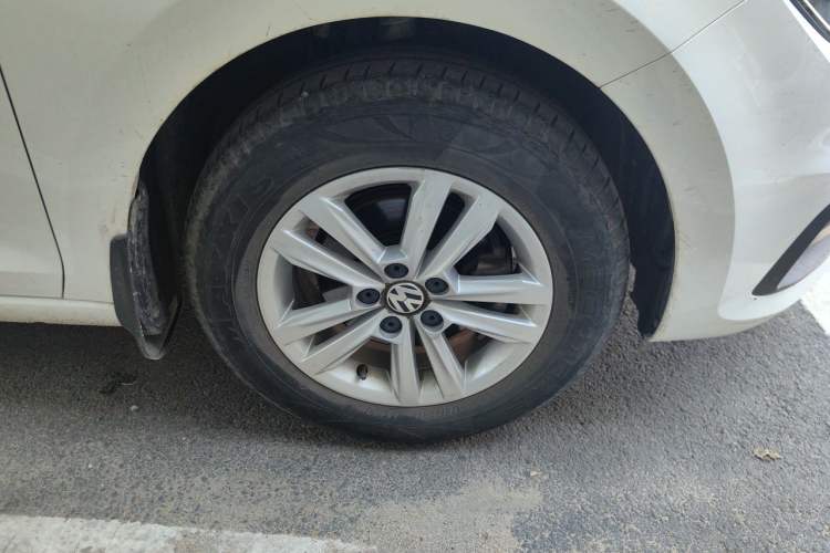 Used Volkswagen Santana 2019 1.5L Manual Fashion Edition China VI Standard Right Front Wheel Hub