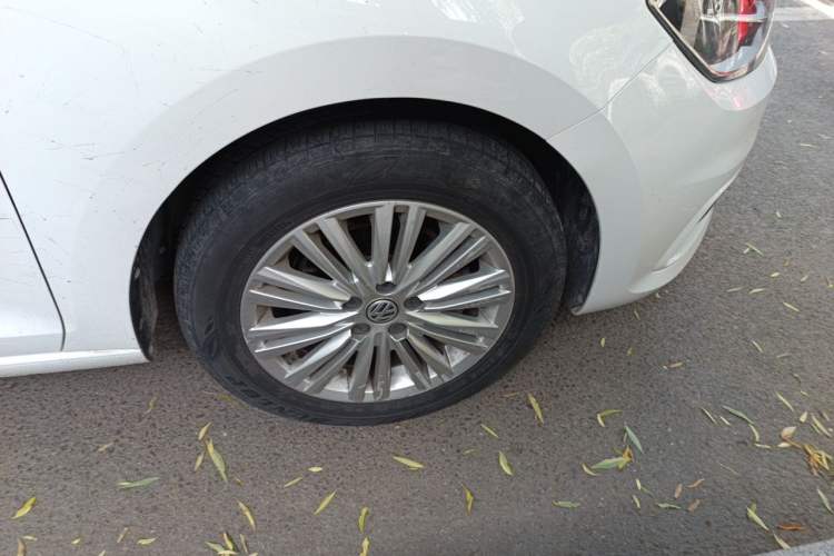 Used Volkswagen Santana 2019 1.5L Automatic Comfort Edition China VI Standard Right Front Wheel Hub
