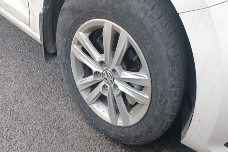 Used Volkswagen Santana 2019 HaoNa 1.5L Manual Fashion Edition China VI Standard Right Front Wheel Hub