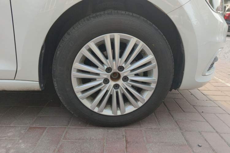 Used Volkswagen Santana 2019 1.5L Automatic Comfort Edition China VI Standard Right Front Wheel Hub